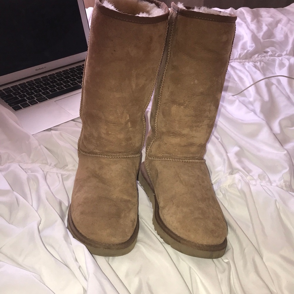 Comfy UGG boots! Great for the winter ❄️